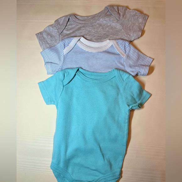 Baby Boy 6-9 months Onesies - Picture 4 of 11